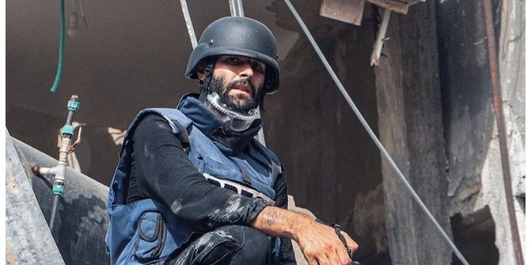 Wartawan Foto Palestin, Motaz Azaiza Dinobatkan Sebagai Man Of The Year Majalah GQ