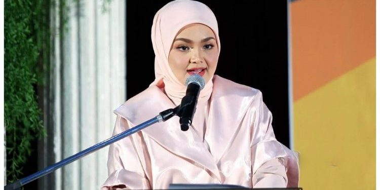 Siti Nurhaliza Syukur Pengurus & Murid Sekolah Afwa Al Aafiyah Selamat