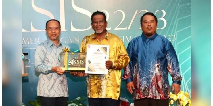 Datuk Nash Terima Anugerah Sumbangsih Daripada USIM