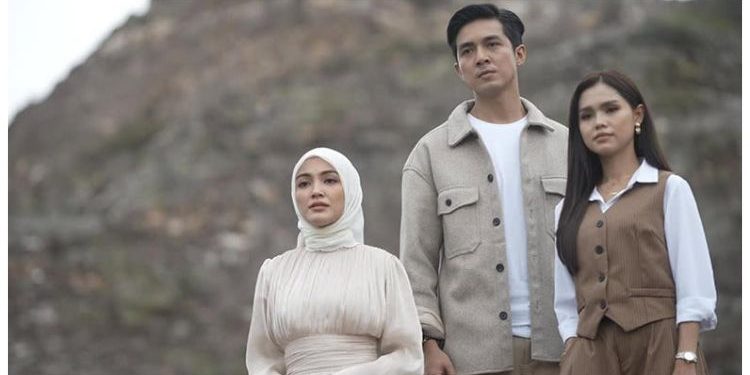 Kisah Penghijrahan & Cinta Suci Dalam ‘Satu Hari Nanti’