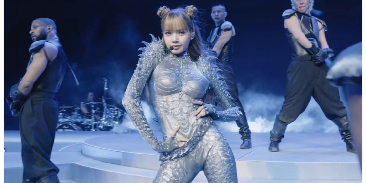 [V]”Lisachella” Trending! Lisa BLACKPINK Wows The World At Coachella