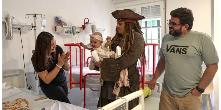 Captain Jack Sparrow Buat Kemunculan Mengejut Di Hospital Kanak-Kanak
