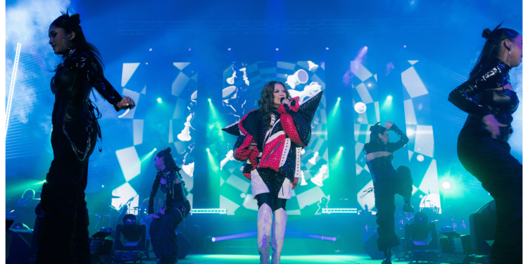 Stacy ‘Terbang’ Di Pentas SICC, Buktikan Aura Pentas Masih Menyala