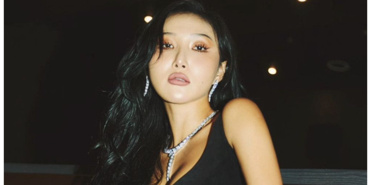Alat ‘In-Ear’ Meletup, Hwasa Dedah Alami Masalah Pendengaran Serius