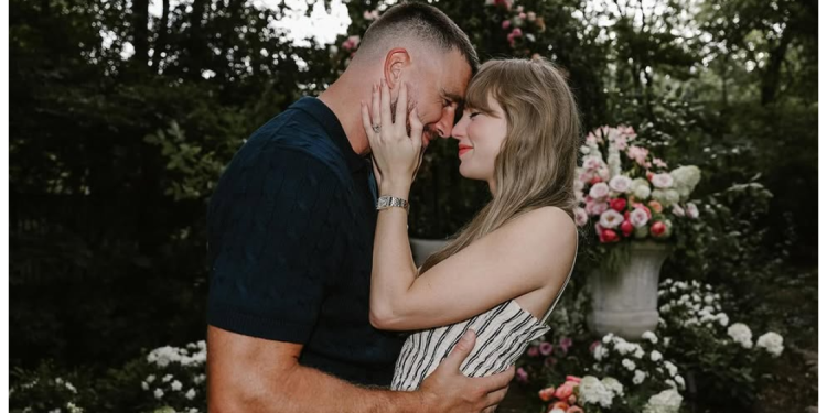Dua Tahun Bercinta, Taylor Swift Kini Sah Bertunang Dengan Travis Kelce