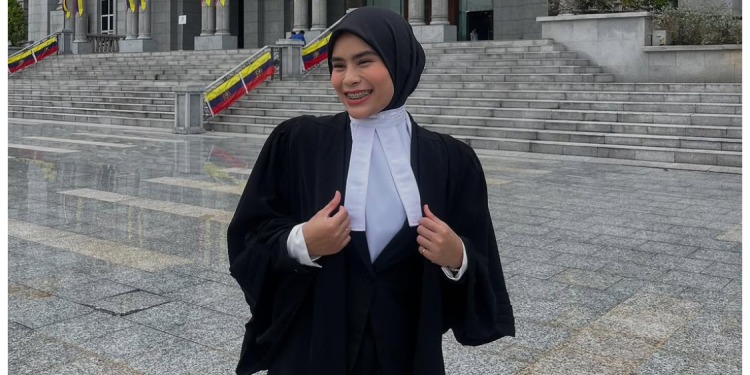 “Game Over!” – Warganet ‘Bersorak’ Tun Laila Padam Hantaran Bela Siti Bainun